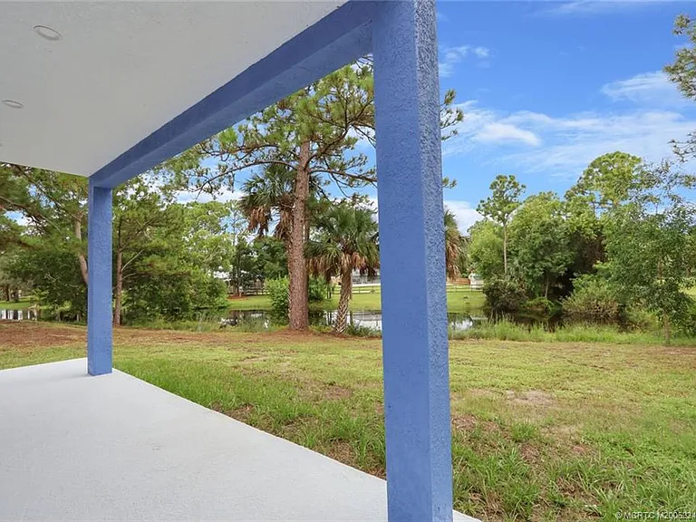 64 NE Acacia Trl — Photo 32