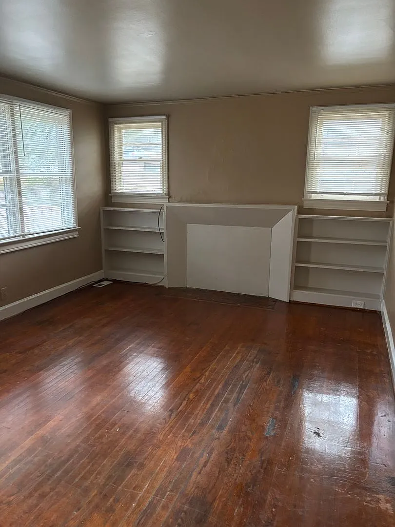 2 bedroom 1 bath with bonus room! — Photo 2