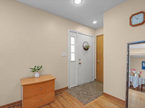 2nd image of 334 Plumwood Ln