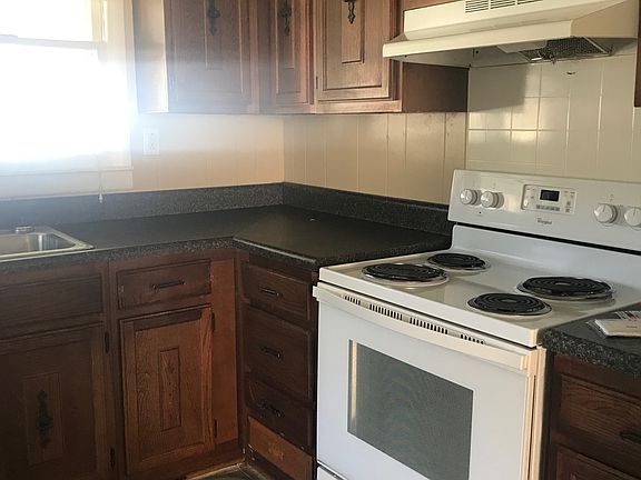 5th image of 2610 Louise St
