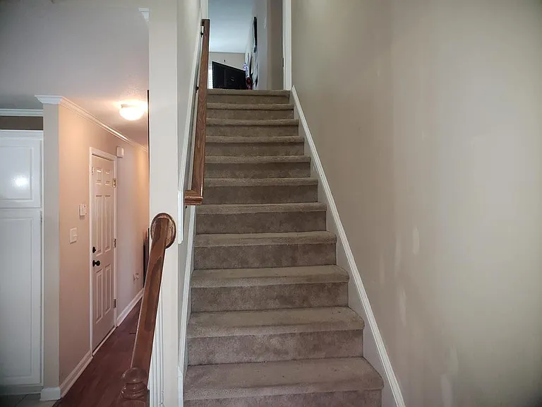 142 Grove Landing Ct — Photo 17