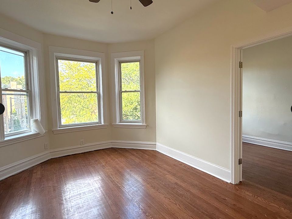 1st image of 1311 W Foster Ave #3