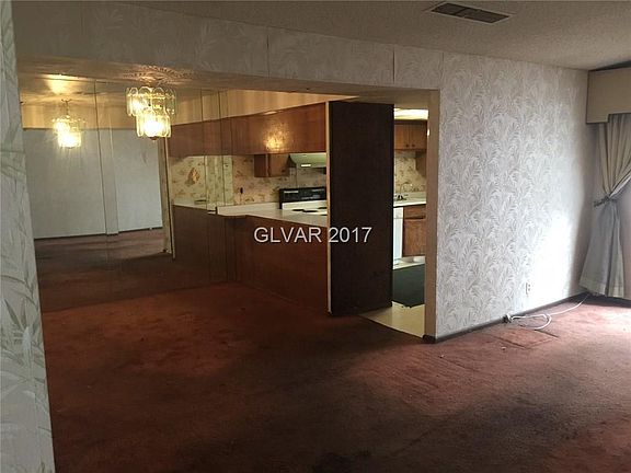 5th image of 3415 Garden East Dr