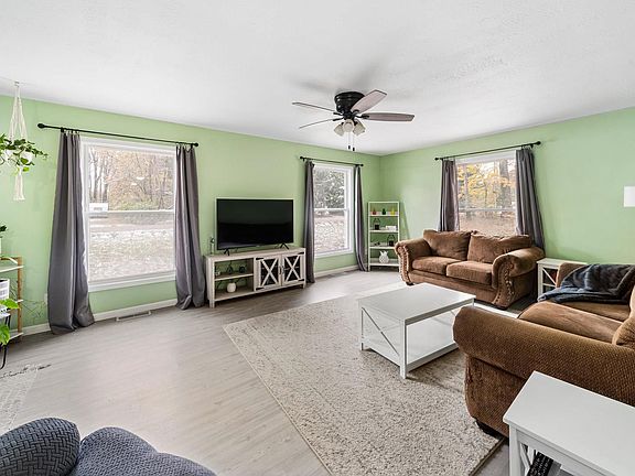 2nd image of 20695 Louise Ln