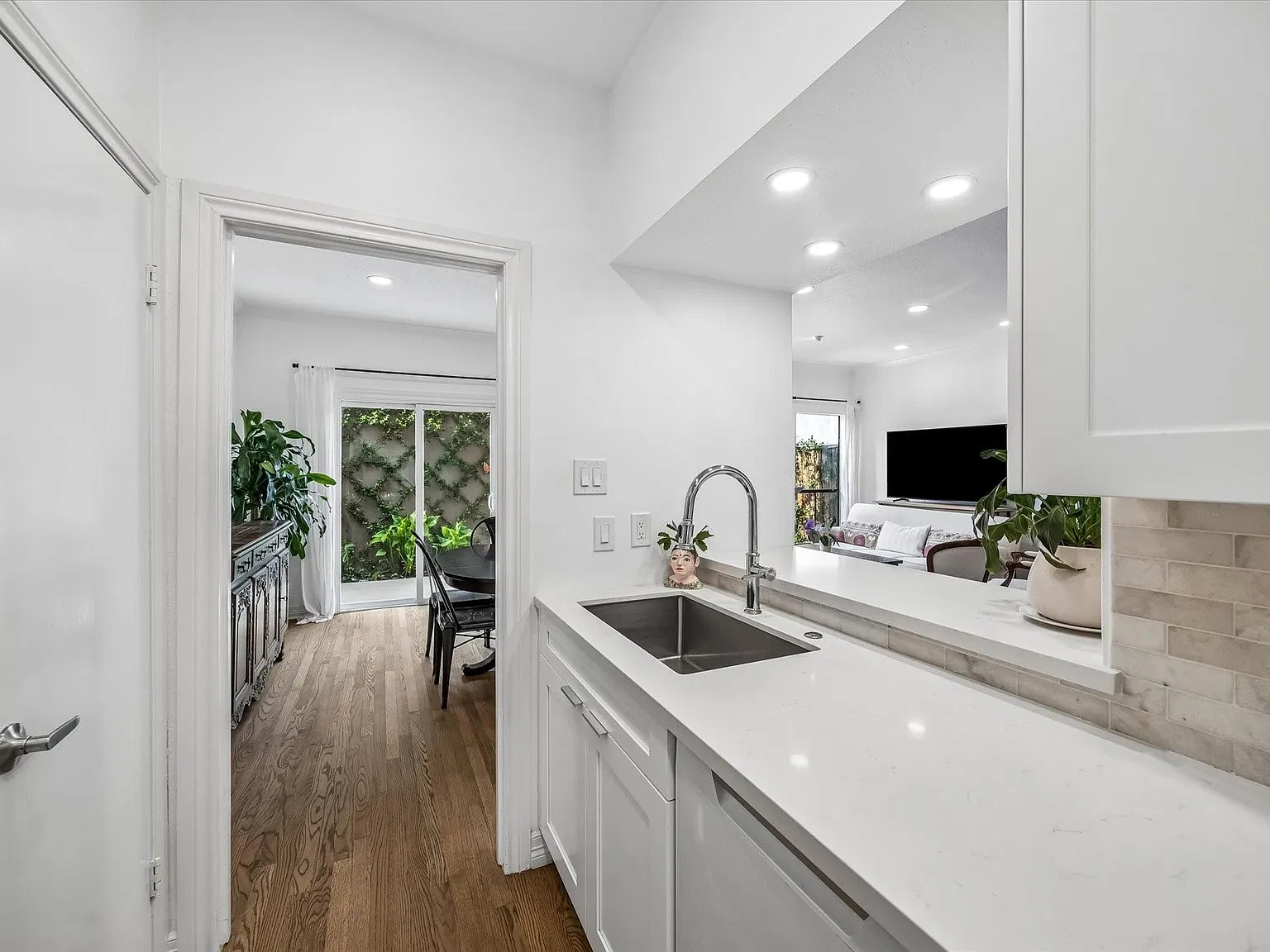 2 bed, 2.5 bath, 1500 sqft, $2,900 — Photo 4