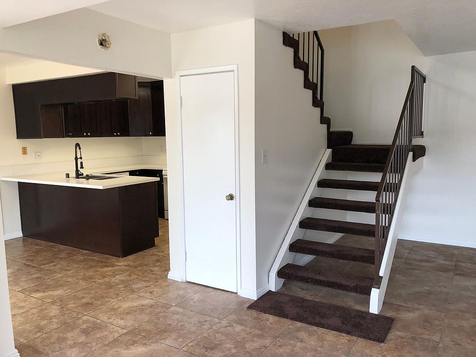 1st image of 3372 N Columbia Dr
