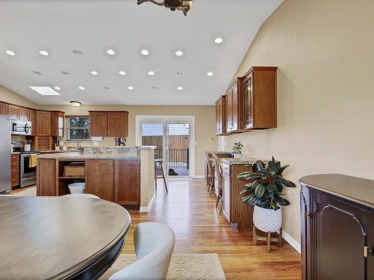 2990 Roche Dr S — Photo 17