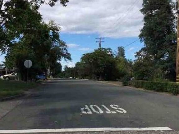 Exterior Neighborhood (street photo)