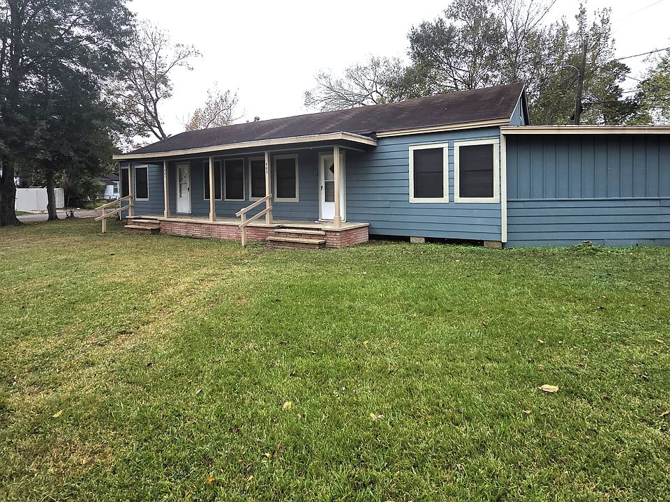 1st image of 403 W Dewey Ave