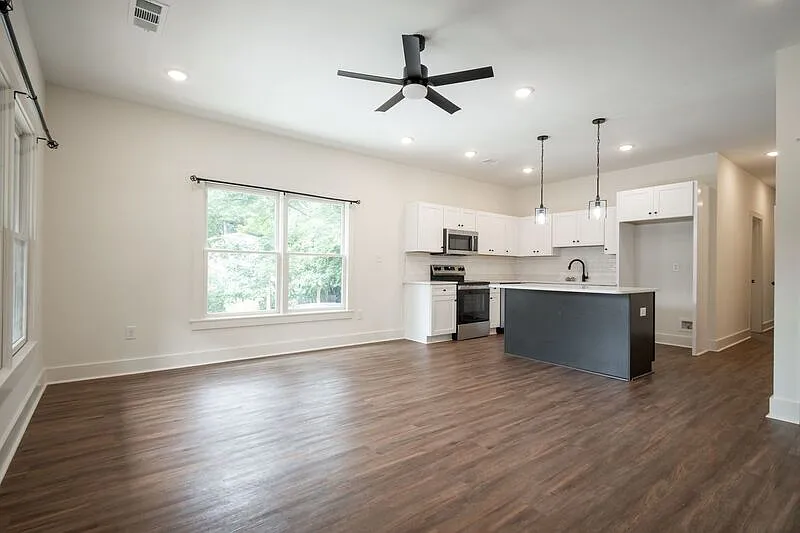 3 bed, 3.5 bath, 1512 sqft, $2,500 — Photo 4