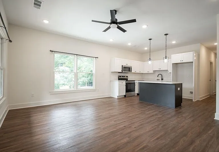 382 N Chase St — Photo 4