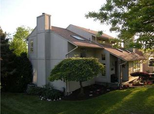601 W Parliament Dr, Coraopolis, PA 15108