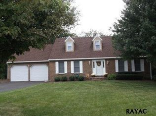 42 Lake View Dr, Gettysburg, PA 17325