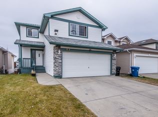 131 Tuscarora Mews NW, Calgary, AB T3L 2H4