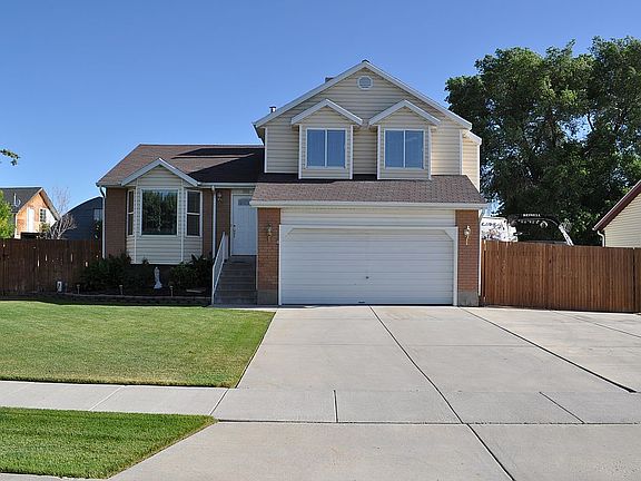 3rd image of 1652 W Plum Creek Dr