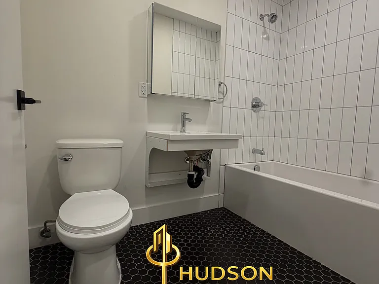 850 Westside Ave #15 — Photo 7