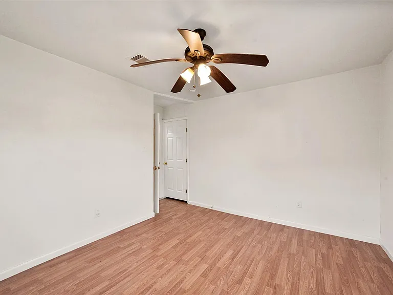 214 Schilling St — Photo 17