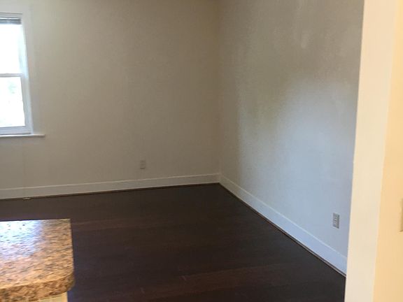4th image of 303 Richmond Ave