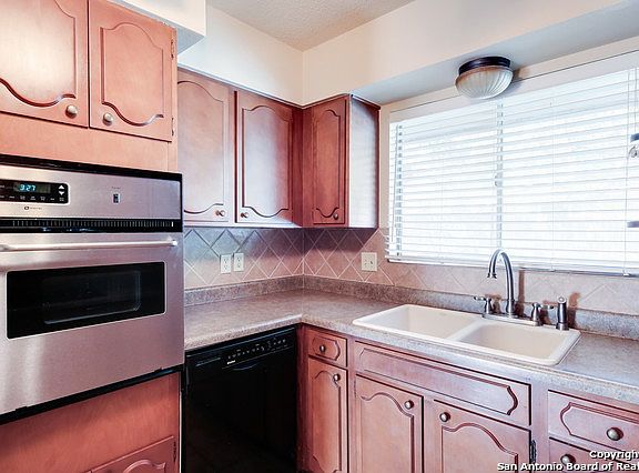 4th image of 723 Serenade Dr