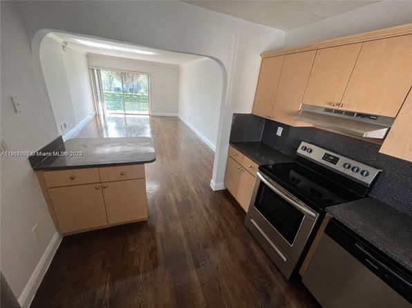 980 NE 170th St APT 204