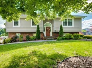 128 Valley Crest Dr, Mount Carmel, TN 37645