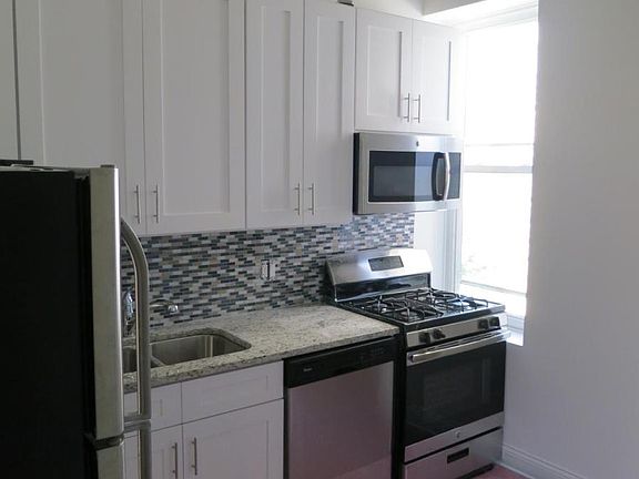 4th image of 1658 W Erie St #3F