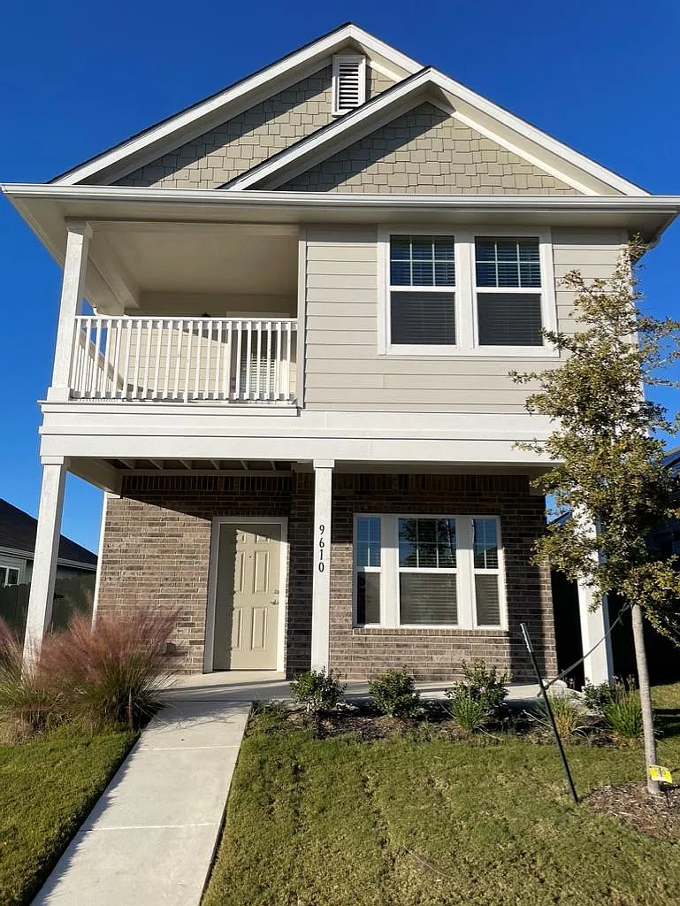 3 bed, 2.5 bath, 1372 sqft, $1,800 — Photo 3