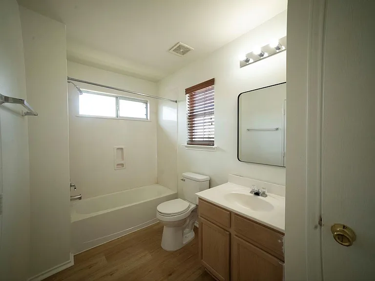 9519 Deep Valley Dr — Photo 12