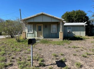 1001 N Elm Ave, Hebbronville, TX 78361