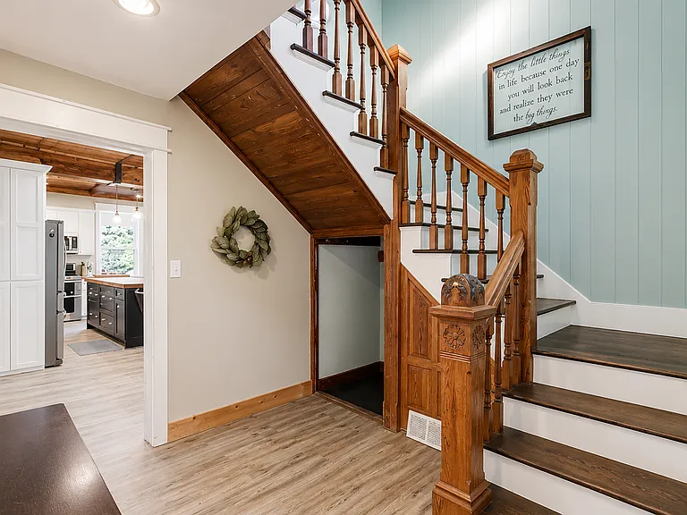 511 W Wisconsin St — Photo 15