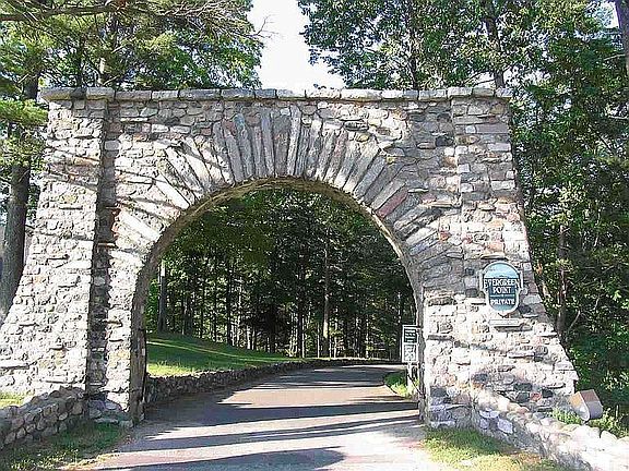 Evergreen Point entrance