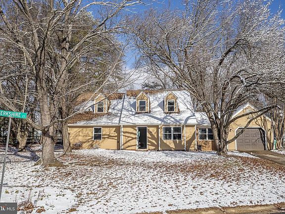 3rd image of 3053 Berkshire Ct