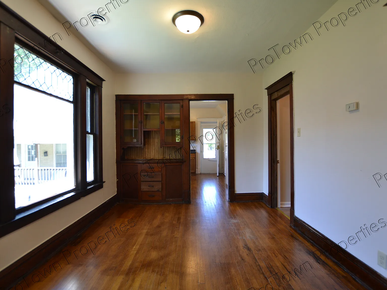 3 bed, 1.0 bath, 817 sqft, $1,225 — Photo 4