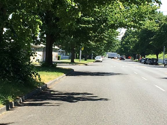 4th image of 1617 Yakima Ave