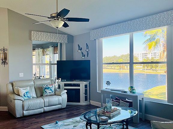 Family room w/ lots of light