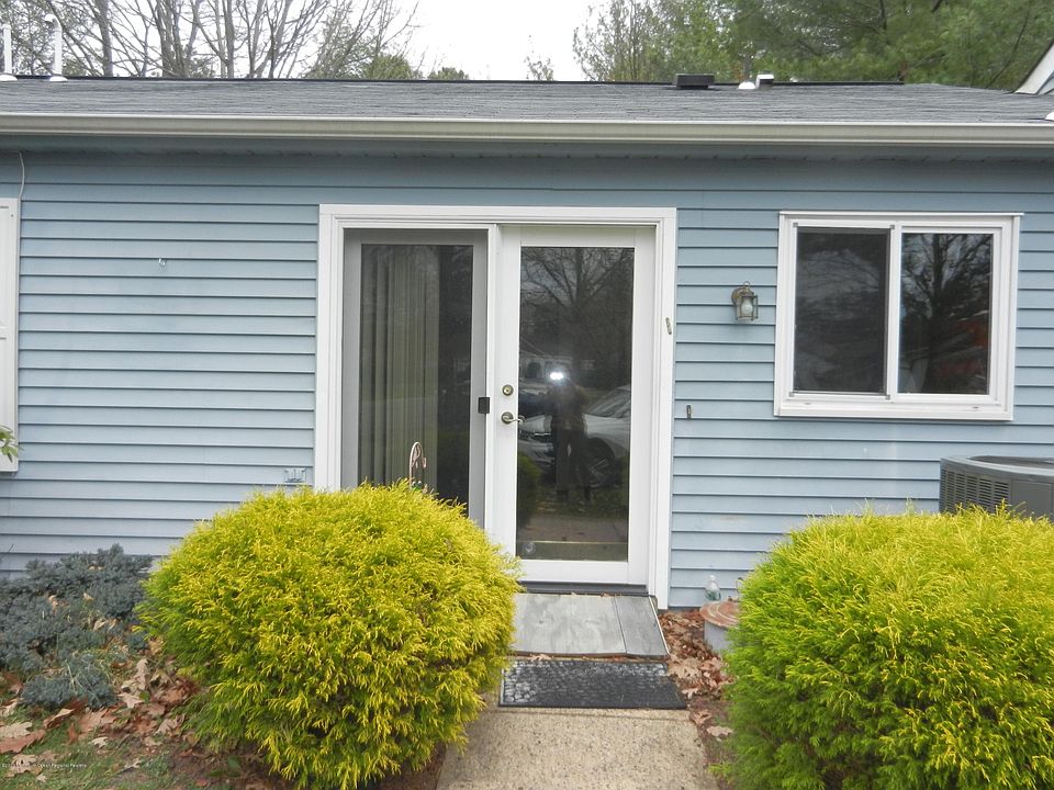 2nd image of 754B Liverpool Cir