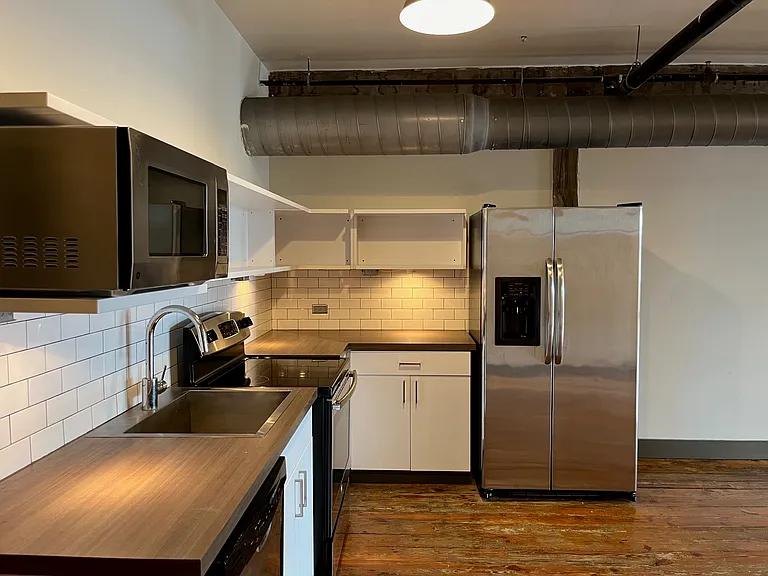 222 N Central St — Photo 2