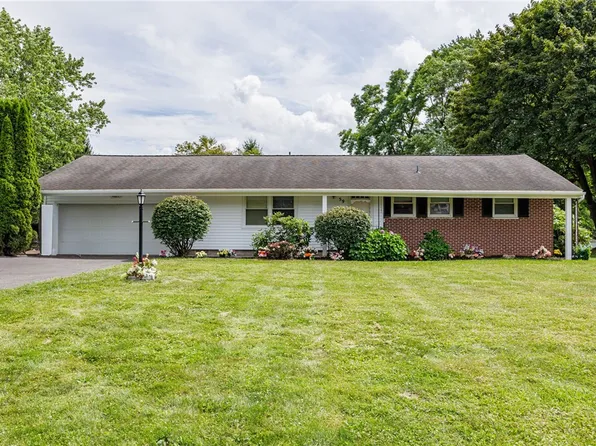 59 Longsworth Dr, Penfield, NY 14526