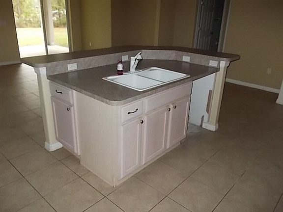 4th image of 10 Waystone Pl