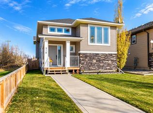 518 S Oak St, Red Deer County, AB T4S0E5