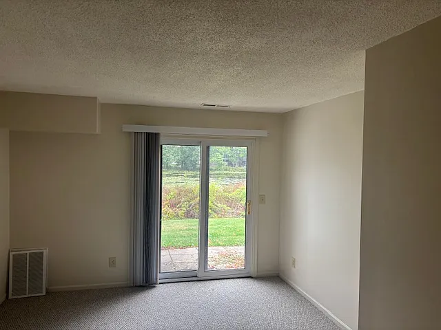 Sunset Cove Apartments — Photo 8