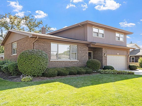 3rd image of 2439 N Windsor Dr