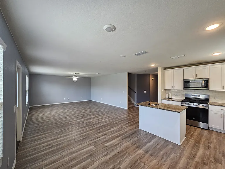 1045 Knightly Ln — Photo 3