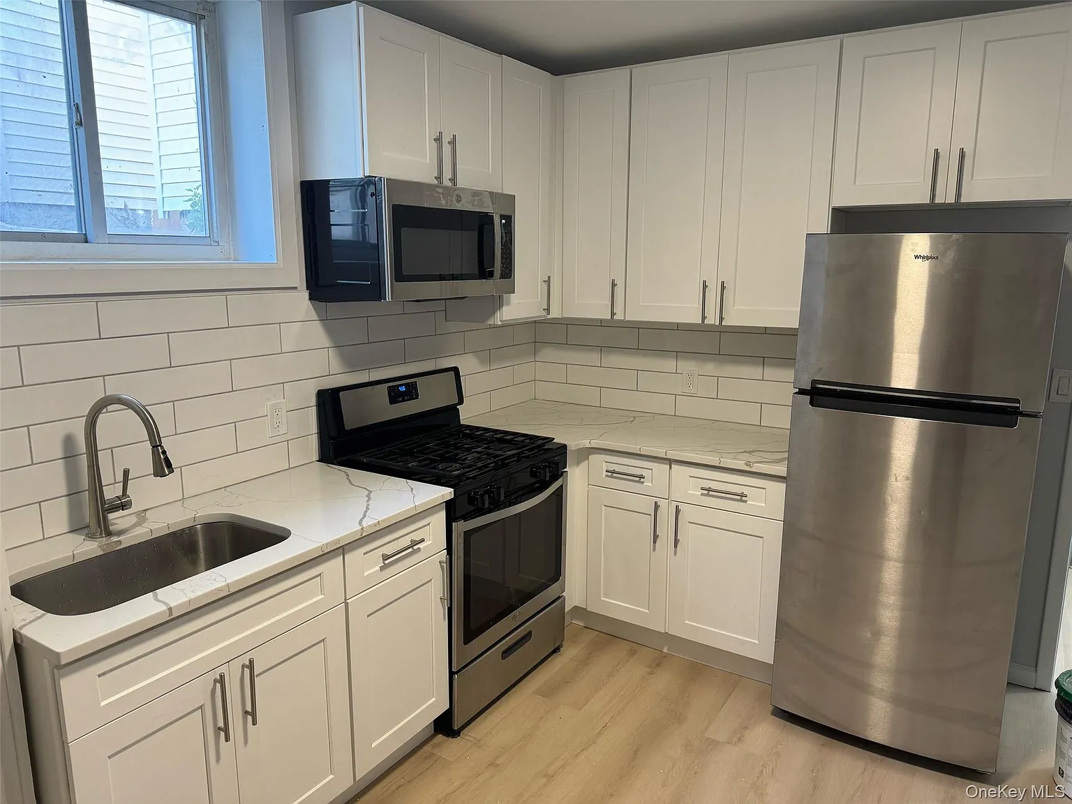 33 Union Ln — Photo 1