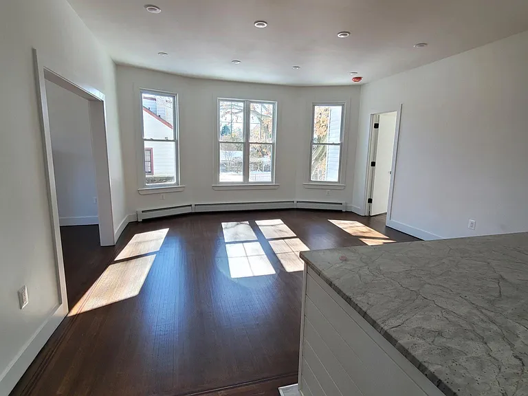 682 Whitney Ave #2 — Photo 5