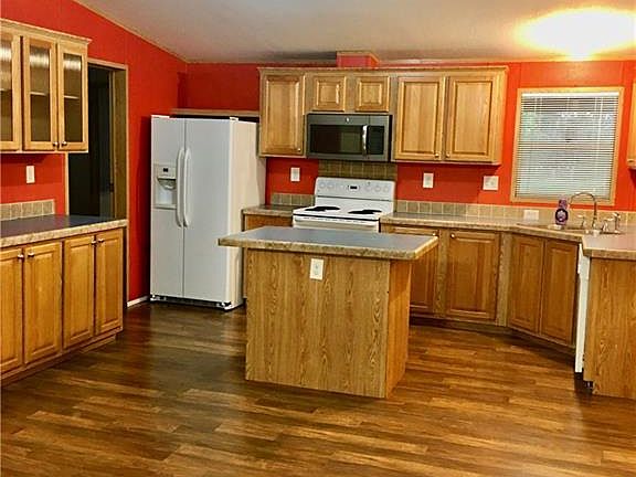 3rd image of 2022 E Holbrook Cir