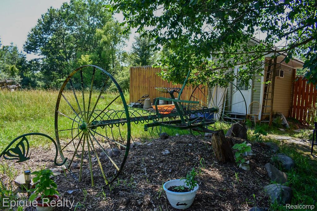 300 W Dewey Rd, Owosso, MI - View 6