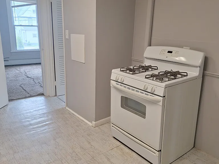 281 Hanover St — Photo 6