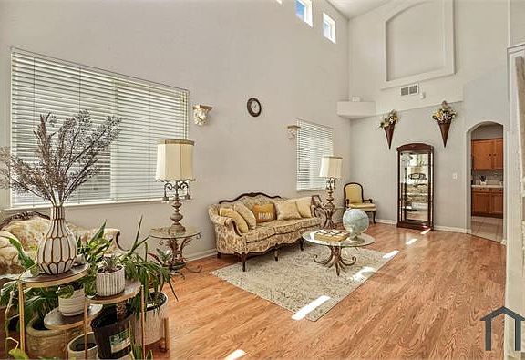 2nd image of 6282 Crestview Cir