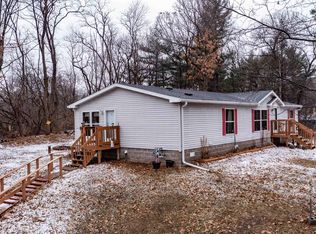 E1775 Garfield Ln, Waupaca, WI 54981